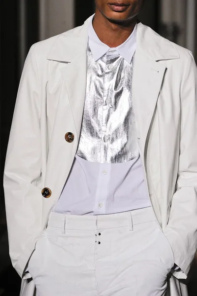 Look 28